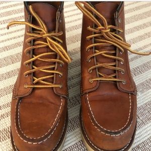 EUC Women’s Moc Toe Red Wing Boots